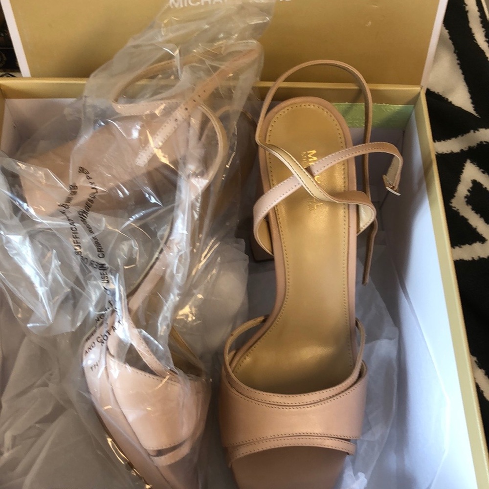New Michael Kors Sandal size 9